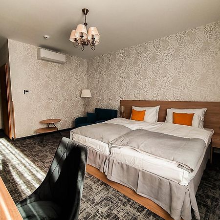 Sztuka Smaku - Restauracja I Hotelik ชวิดนิตซา ภายนอก รูปภาพ