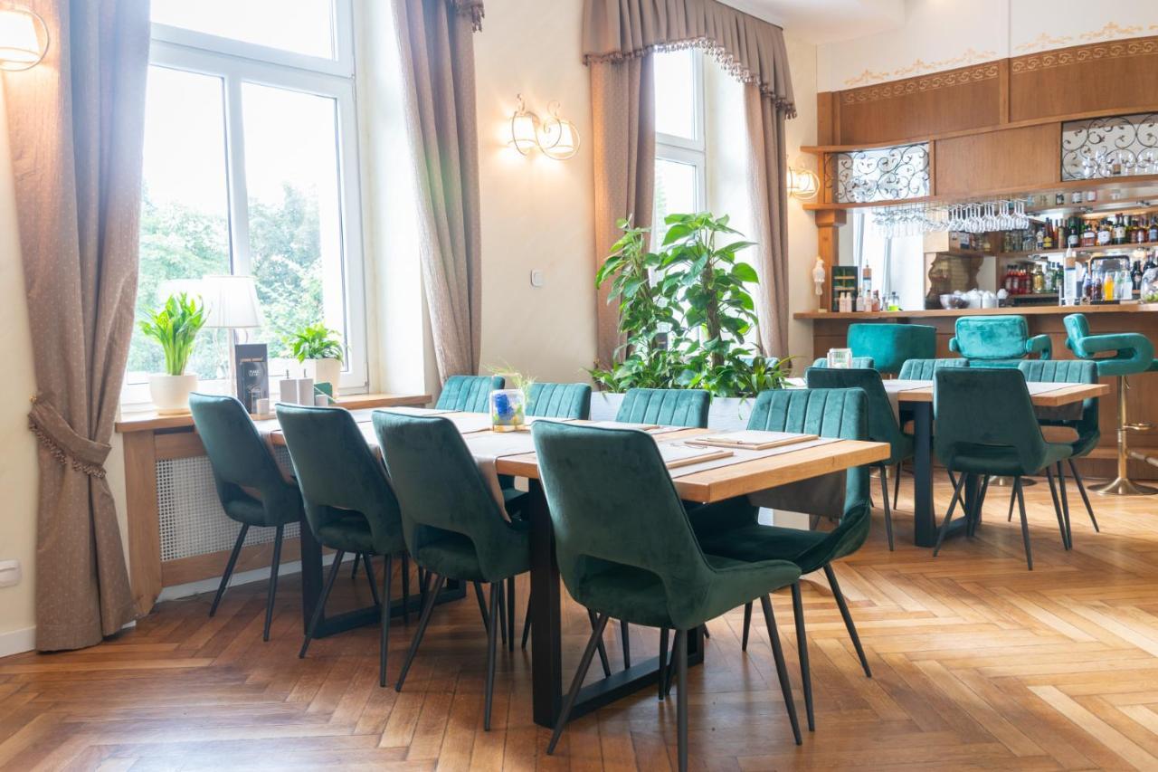 Sztuka Smaku - Restauracja I Hotelik ชวิดนิตซา ภายนอก รูปภาพ