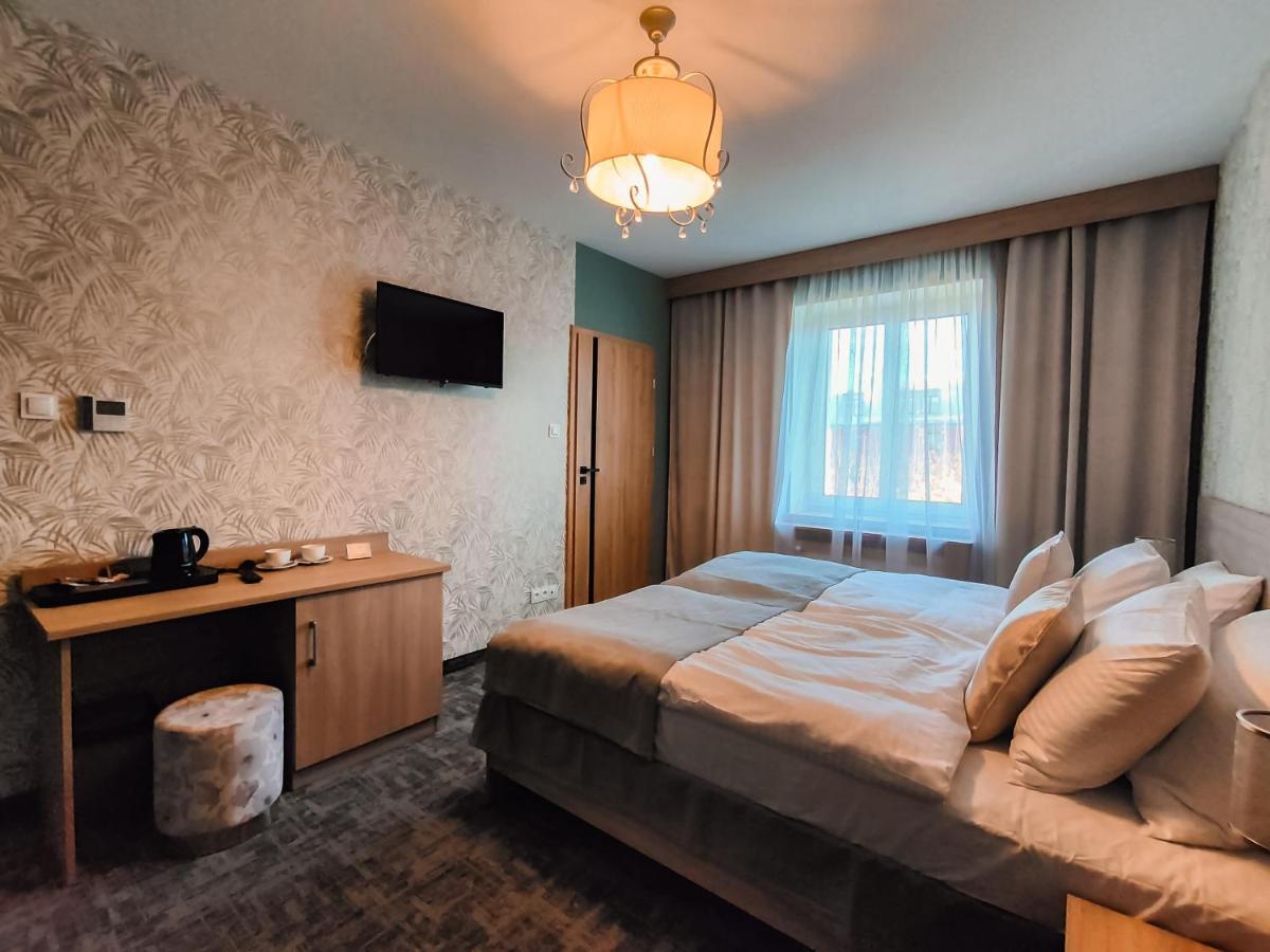 Sztuka Smaku - Restauracja I Hotelik ชวิดนิตซา ภายนอก รูปภาพ