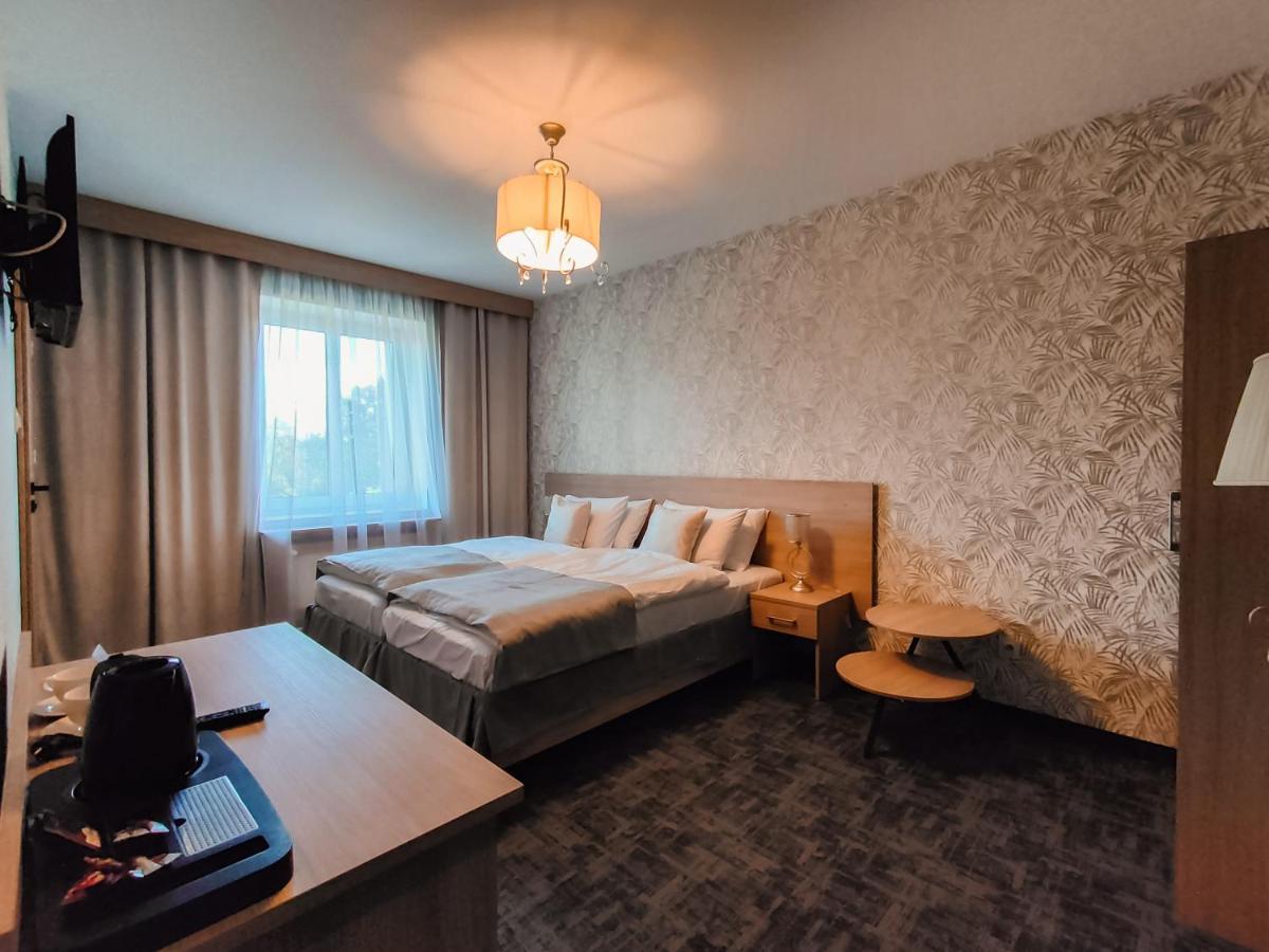 Sztuka Smaku - Restauracja I Hotelik ชวิดนิตซา ภายนอก รูปภาพ