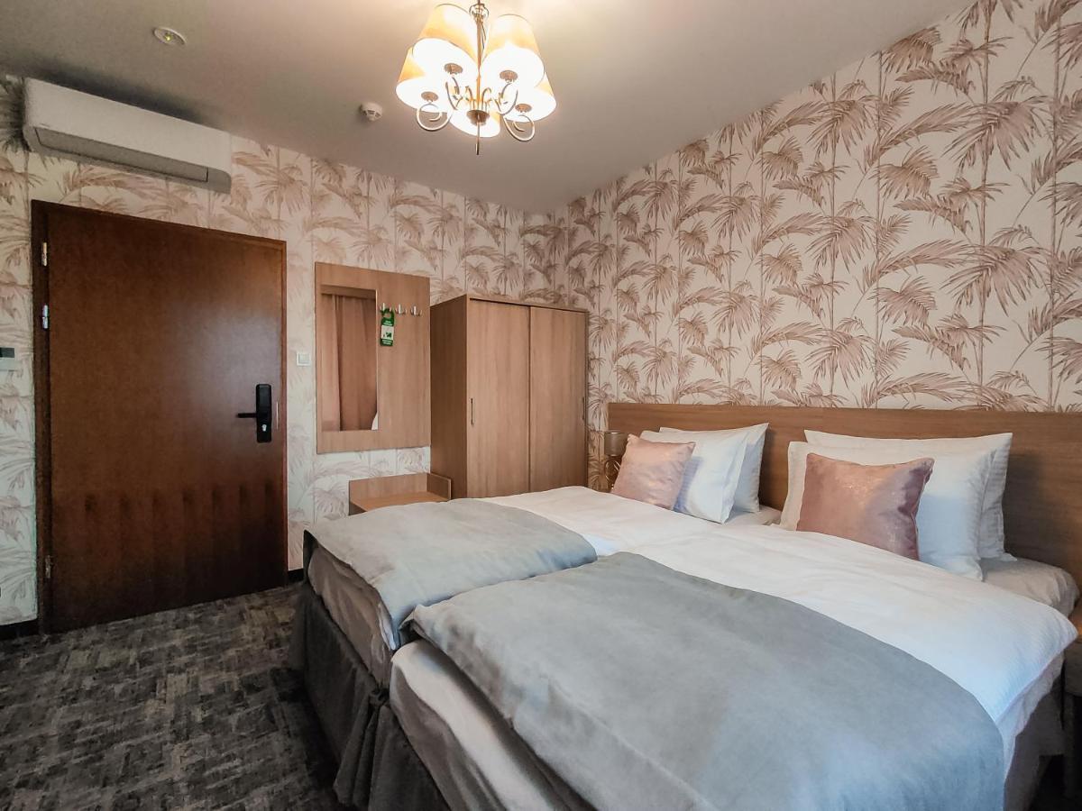 Sztuka Smaku - Restauracja I Hotelik ชวิดนิตซา ภายนอก รูปภาพ