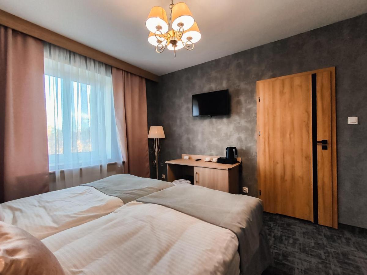 Sztuka Smaku - Restauracja I Hotelik ชวิดนิตซา ภายนอก รูปภาพ